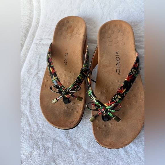 Vionic Bella IIWomen's Floral Toe Post Flip Flop Sandals Size 8 podiatric disign - Picture 8 of 13